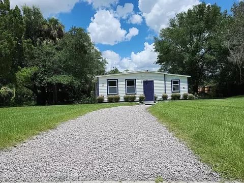 8569 W Admiral Byrd Ln, Crystal River, FL 34429