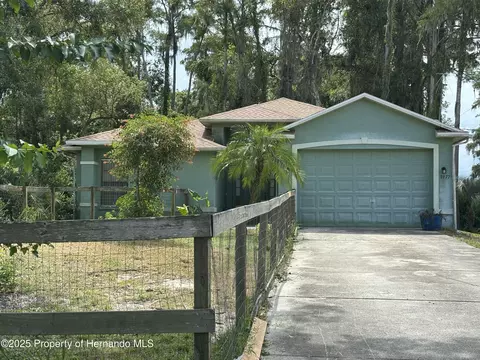 8977 Lake Dr, New Port Richey, FL 34654
