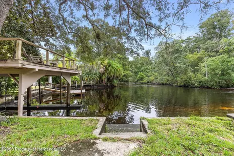 6100 Waverly Rd, Weeki Wachee, FL 34607
