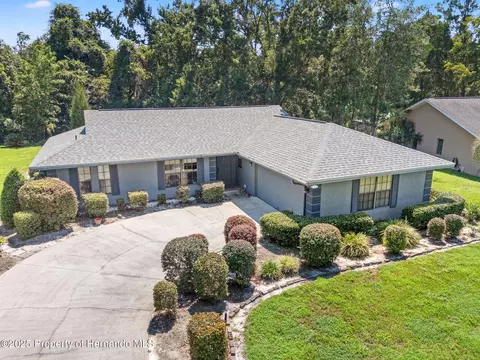 50 Pine Dr, Homosassa, FL 34446