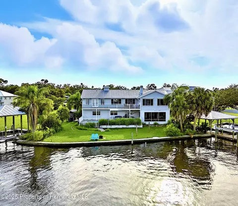 2435 N Watersedge Dr, Crystal River, FL 34429