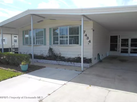 7434 Dinsmore St, Brooksville, FL 34613