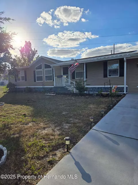 9223 Basil St, Brooksville, FL 34613