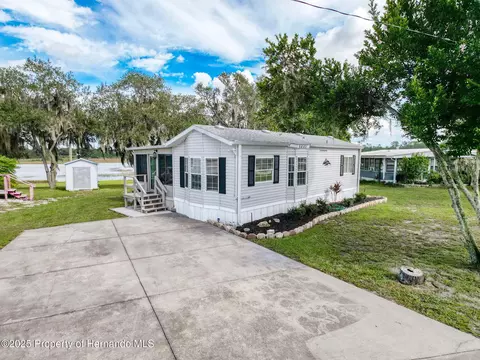 9440 Cougar Dr, Weeki Wachee, FL 34613