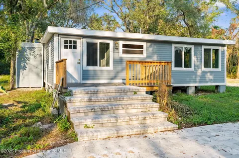 5200 Cyril Dr, Dade City, FL 33523