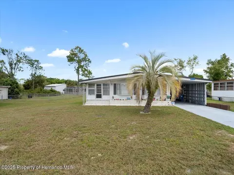 8221 Highpoint Blvd, Brooksville, FL 34613