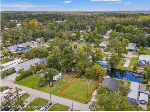 7277 Aberdeen Ct, Weeki Wachee, FL 34607