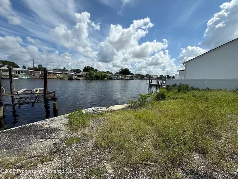 5247 Boardwalk St, Holiday, FL 34690