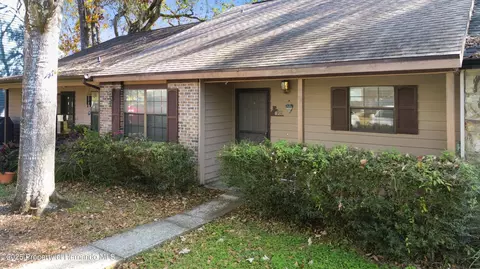 911 Candlebrook Ln, Brooksville, FL 34601