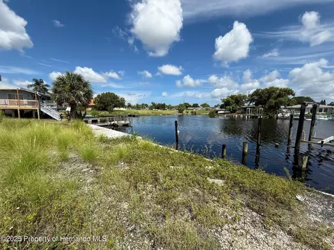 5251 Boardwalk St, Holiday, FL 34690