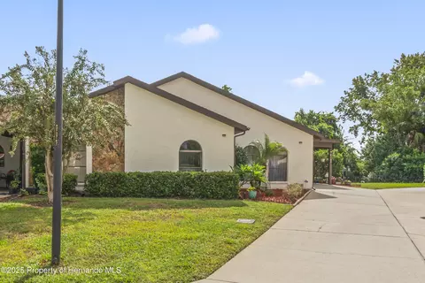 9195 Lingrove Rd, Weeki Wachee, FL 34613