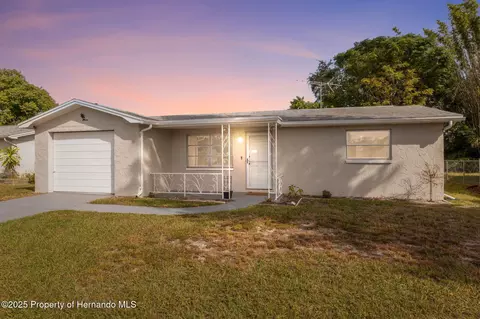 3041 Fairmount Dr, Holiday, FL 34691