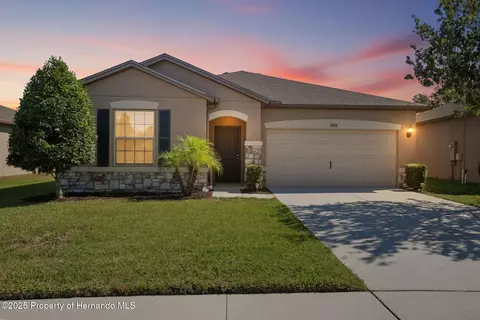 988 Scarlet Plume Ln, Brooksville, FL 34604