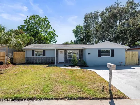 3328 Fairmount Dr, Holiday, FL 34691
