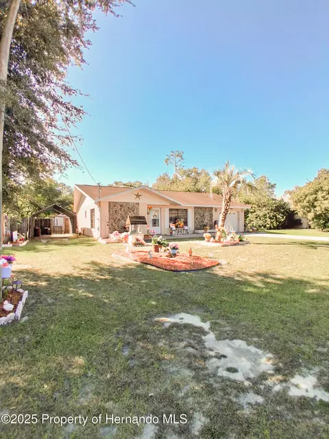 21242 SW Raintree St, Dunnellon, FL 34431