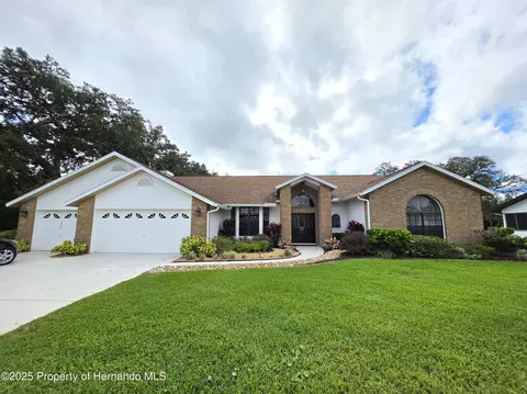 9446 Ashley Dr, Weeki Wachee, FL 34613
