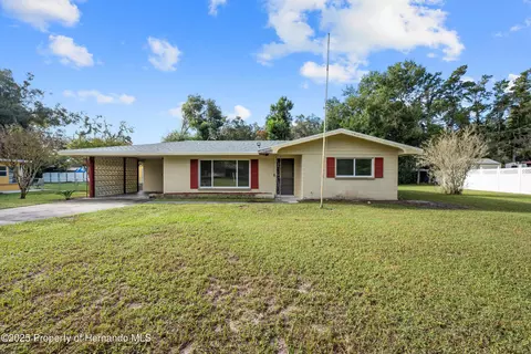 34708 Hibiscus Dr, Ridge Manor, FL 33523