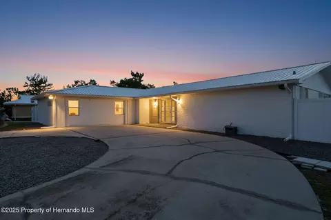11982 W Bayshore Dr, Crystal River, FL 34429