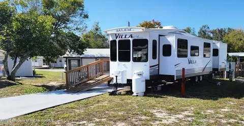 9517 Black Bear Dr, Weeki Wachee, FL 34613