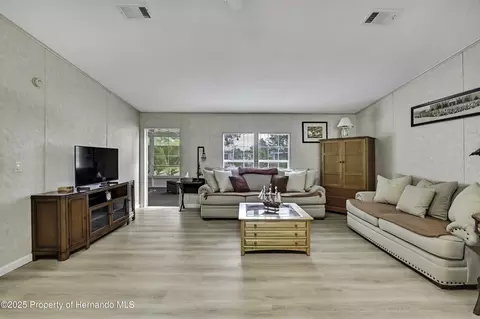 12160 Sara St, Brooksville, FL 34613