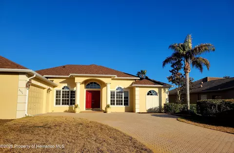 8334 Fair Hill Dr, Weeki Wachee, FL 34613