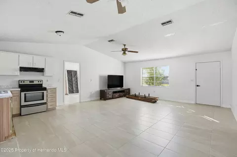 2304 Hawthorne Rd, Spring Hill, FL 34609 photo 4