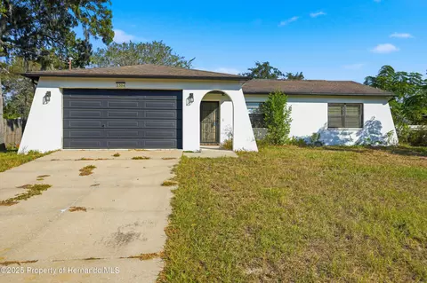 2304 Hawthorne Rd, Spring Hill, FL 34609
