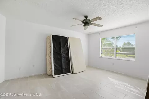 2304 Hawthorne Rd, Spring Hill, FL 34609 photo 5