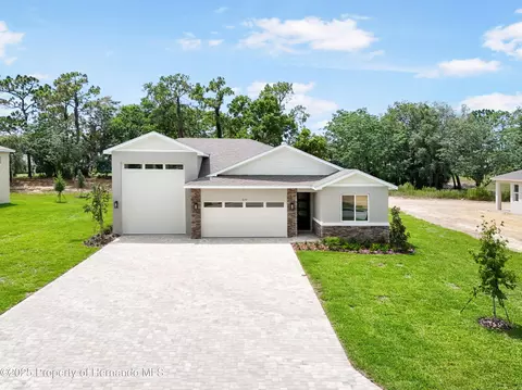 9177 Players Dr, Weeki Wachee, FL 34613