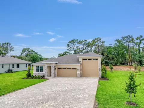 9157 Players Dr, Weeki Wachee, FL 34613