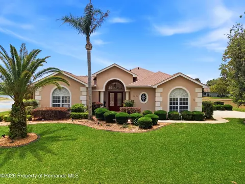 9298 Grand Cypress Dr, Weeki Wachee, FL 34613