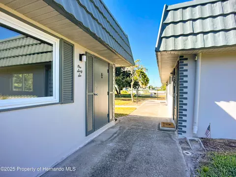 1811 Bedford Ln, Sun City Center, FL 33573