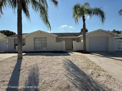 6104 Seabreeze Dr, Port Richey, FL 34668