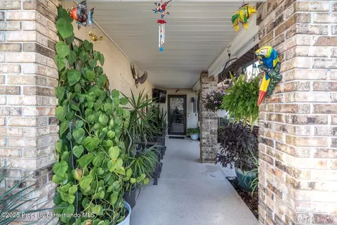7099 Pond View Ct, Spring Hill, FL 34606 photo 4