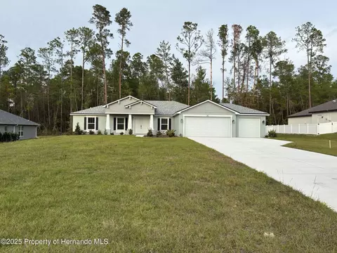54 Village Center Dr, Homosassa, FL 34446