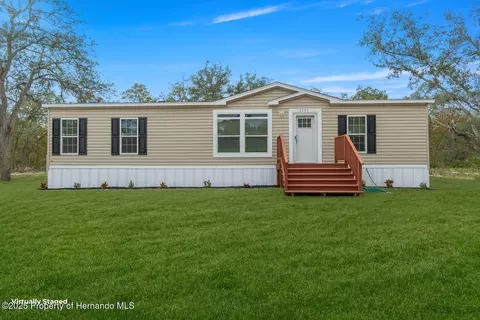 14235 Hurricane Dr, Weeki Wachee, FL 34614