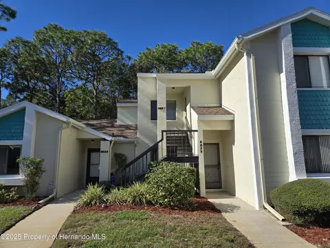 8027 Picketts Ct, Weeki Wachee, FL 34613