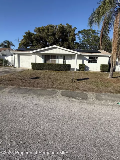 3245 Fairmount Dr, Holiday, FL 34691