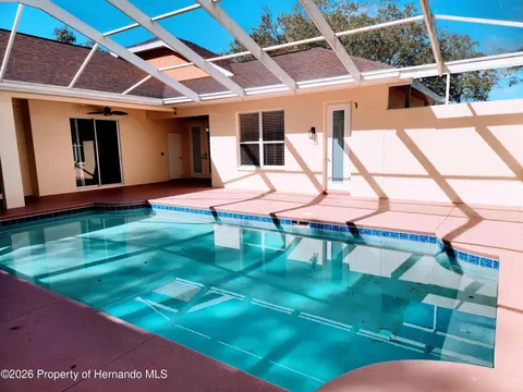 Exterior - 7190 Raymond Pl, Spring Hill, FL 34607 photo 3 of 5