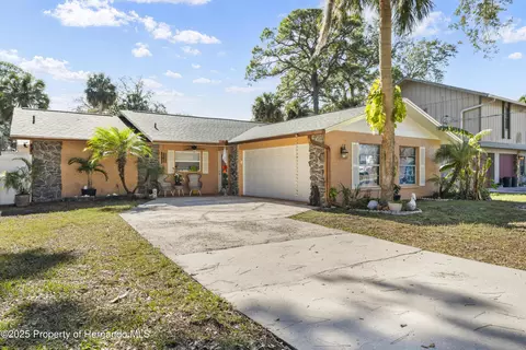 5122 Bay Blvd, Port Richey, FL 34668