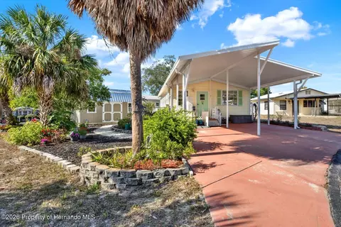 9501 Black Bear Dr, Weeki Wachee, FL 34613