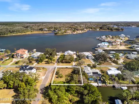 2262 N Watersedge Dr, Crystal River, FL 34429