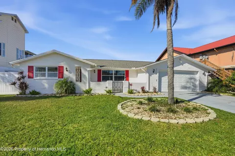 9837 Island Harbor Dr, Port Richey, FL 34668