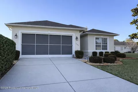 10127 Tria Dr, Weeki Wachee, FL 34613