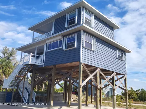 3461 Pandora Dr, Weeki Wachee, FL 34607