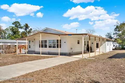 8134 Baycrest Dr, Brooksville, FL 34613