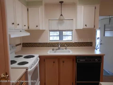 14211 Edmonds St, Brooksville, FL 34613