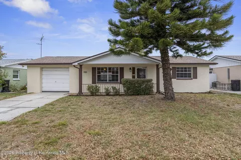 7231 Oak Crest Dr, Port Richey, FL 34668