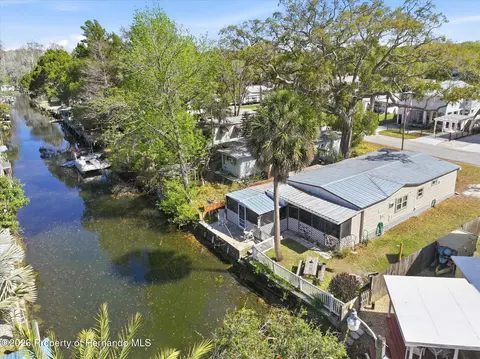 5527 Darlene St, Weeki Wachee, FL 34607
