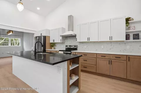 Kitchen - 34111 August Ave, Webster, FL 33597 photo 6 of 7